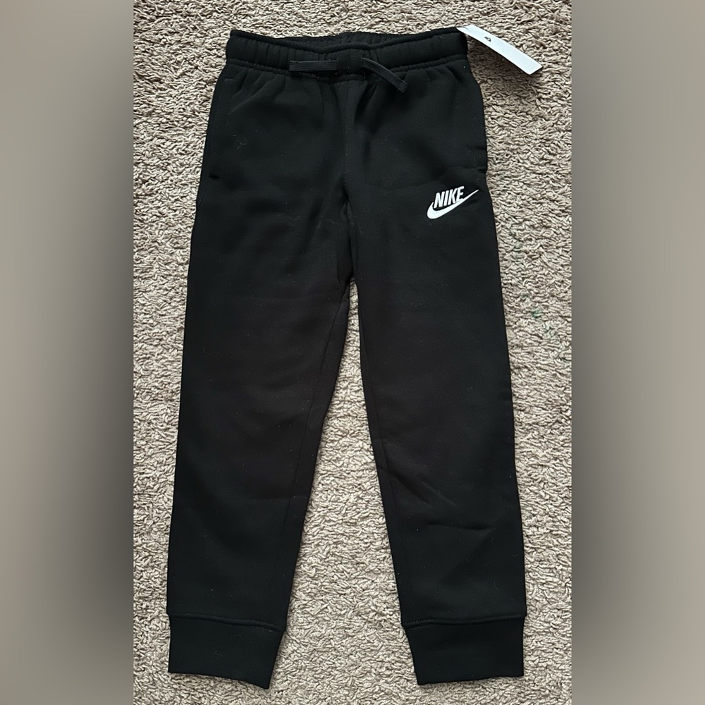 NWT Nike Sweatpants 6-7yrs